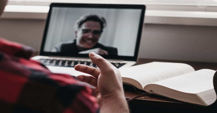 „Bis morgen via Zoom“: 5 Tipps, um den digitalen Teamgeist zu fördern